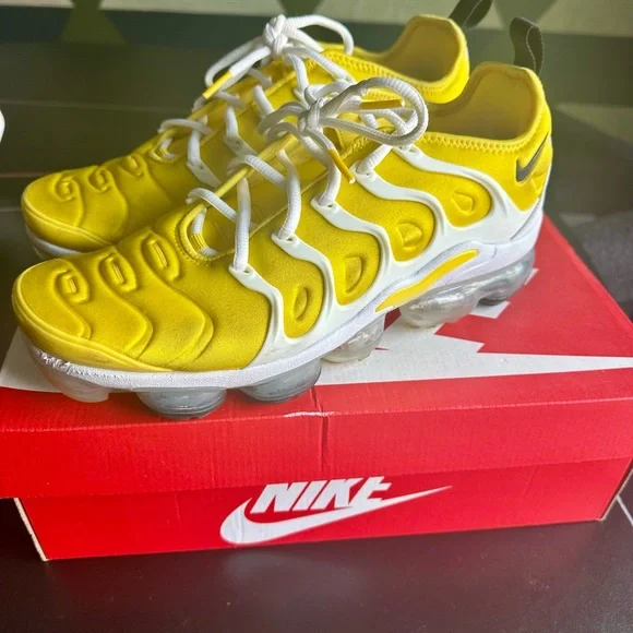 Nike Air VaporMax Plus in Vibrant Yellow and White - Picture 5 of 11